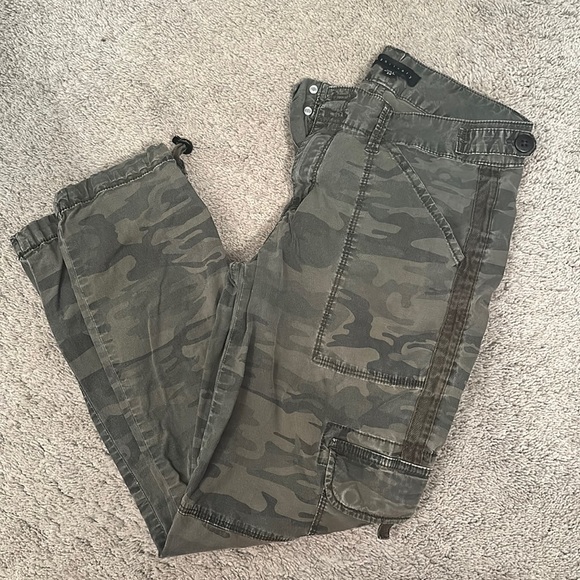 Sanctuary women’s camo cargo pants size 26 drawstring ankle. Stretch fabric - Picture 1 of 4